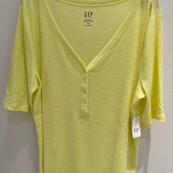 Size Large NWT Gap 
Essential Rib Henley T-Shirt
Citron Yellow - Picture 3 of 6